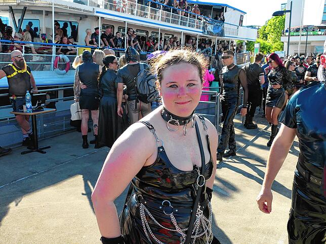 Bild 16: "Leinen los" für das Torture Ship: Das berühmteste BDSM- und Fetisch-Schiff auf dem Weg nach Konstanz