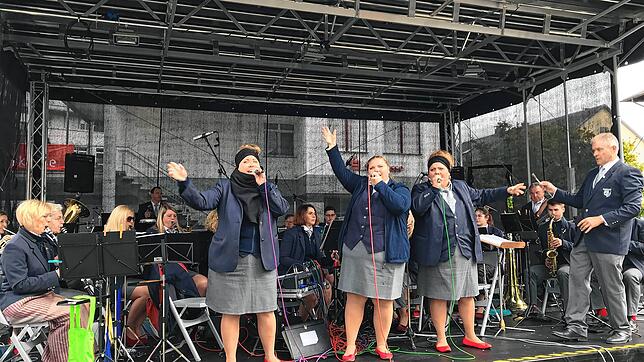 Für die musikalische Umrahmung des Fassanstichs sorgt in diesem Jahr die Stadtkapelle Blumberg mit ihrem Dirigenten Ralf Hoffarth sowie ...