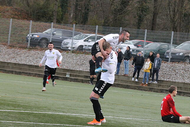 Bild 6: FSV Rheinfelden schickt den VfR Bad Bellingen mit einem 8:0-Kantersieg in die Winterpause &ndash; und wir haben Bilder!