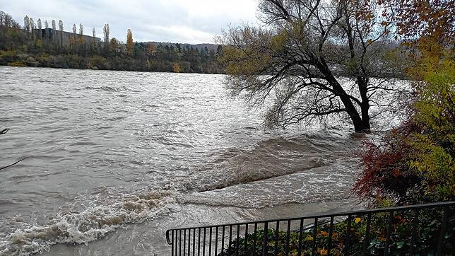 Der Rheinpegel steigt, wie bereits Mitte November, als dieses Bild aufgenommen wurde.
