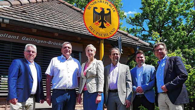 Die Hegauer Bürgermeister (von links) Ralf Baumert (Rielasingen-Worblingen), Andreas Schmid (Öhningen), Vera Schraner (Büsingen), ...
