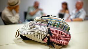 Die Teilnehmer einer FKK-Swinger-Reise trafen sich kurz vor der Abreise zu einer letzten Besprechung in Mannheim.
