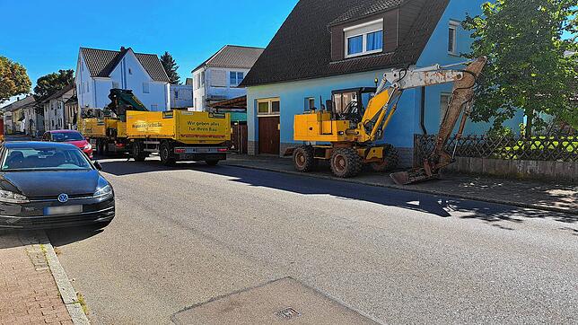 An der Unglücksbaustelle in der Sturmbühlstraße gibt es wieder Aktivitäten. Die Stadt hat Baustelle inzwischen zur Bebauung freigegeben.