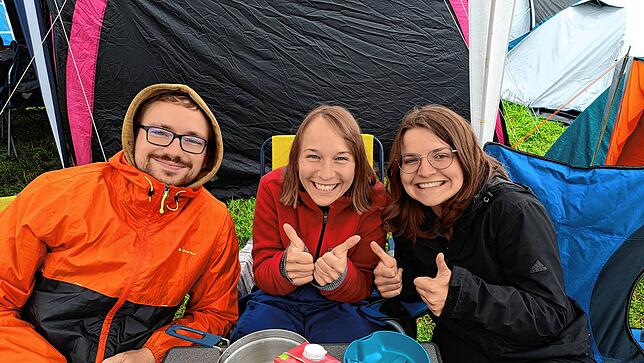 Oliver, Franziska und Anja sind aus Aalen und Erlangen zum Southside nach Neuhausen ob Eck gereist. Sie freuen sich nicht nur auf die ...