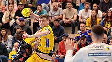 Luca Schwormstede (am Ball) und die HSG Konstanz sind nach der Länderspielpause wieder gefordert und treffen am Freitag auf den TSV ...