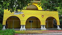 Eindringendes Wasser im Mauerwerk ist dafür verantwortlich, dass sich der Putz an der Fassade vom Pavillon in der Codmanlage ablöst. ...