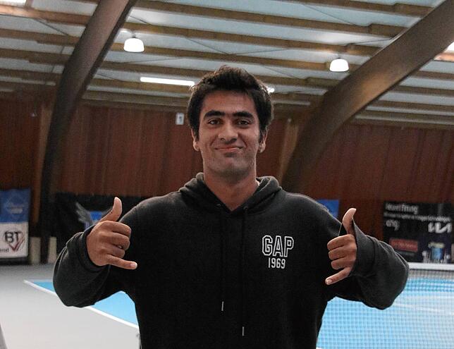 Das Tennis-Talent Hitesh Chauhan ist aus Indien angereist und das erste Mal in Deutschland.