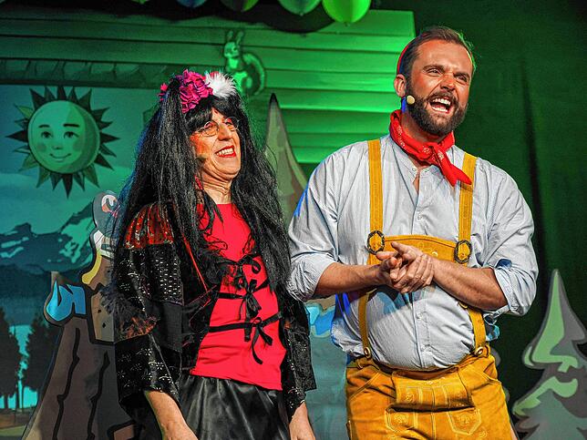 Mehr engagiert-politisch als märchenhaft-verträumt: Simon Schafheitle (rechts) und Martin Tschaki als Hänsel und Gretel.