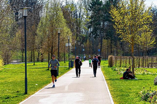 Nur wenige Spaziergänger fanden am Ostersonntag den Weg ins Landesgartenschaugelände in Schwenningen, und alle mit dem gebotenen Abstand ...