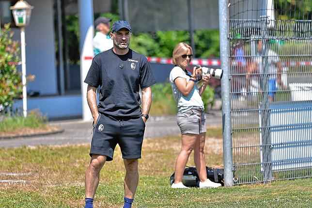 Bild 12: SC Freiburg II gewinnt Test beim FC Erzingen gegen den FC Zürich II mit 6:3 – wir haben Fotos!