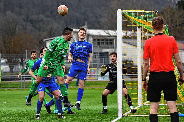 Bild 2: SV Herten feiert 8:2-Kantersieg gegen TuS Efringen-Kirchen &ndash; und wir haben Bilder!