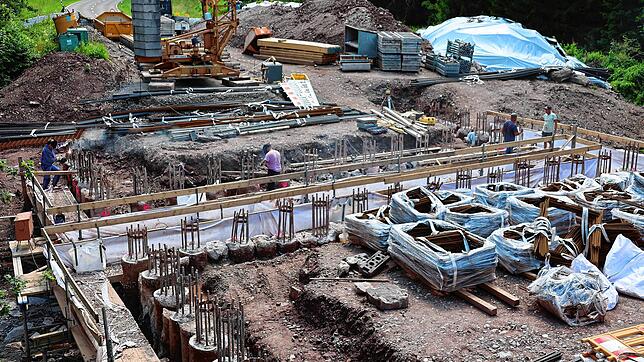 Aktuell werden auf der Baustelle zwischen Pfaffenweiler und Villingen Vorbereitungen für die Schal- und Betonierarbeiten für die ...