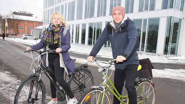 Die beiden HTWG-Studenten Mareike Riemann und Tom Hegen sind mit ihren Ideen für den Radverkehr in Konstanz auf dem ersten Platz eines ...