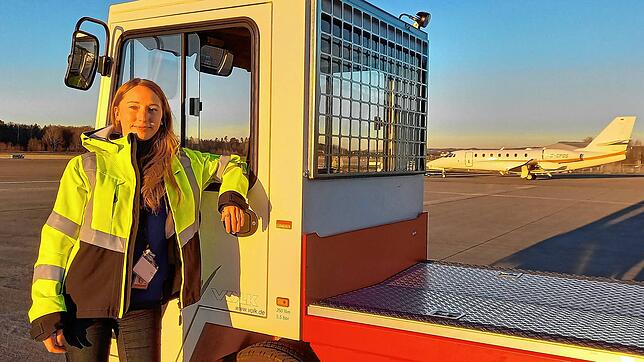 Susanne Helle ist seit Januar beim Flughafen Friedrichshafen für das Thema Nachhaltigkeit verantwortlich. Sie steht vor einem ...