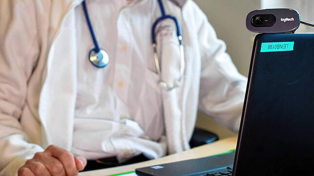 Ist Telemedizin wirklich eine Alternative zum Hausarzt? Die meisten Patienten wünschen sich einen Arzt vor Ort, der sie kennt, über ...
