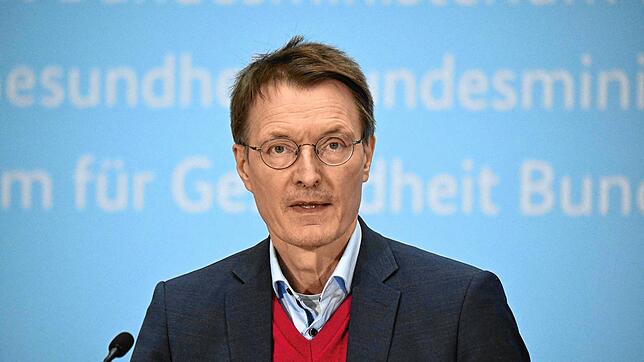 Bundesgesundheitsminister Karl Lauterbach hat sich für seine Aussage über ein mögliches Killervirus keinen Gefallen getan.