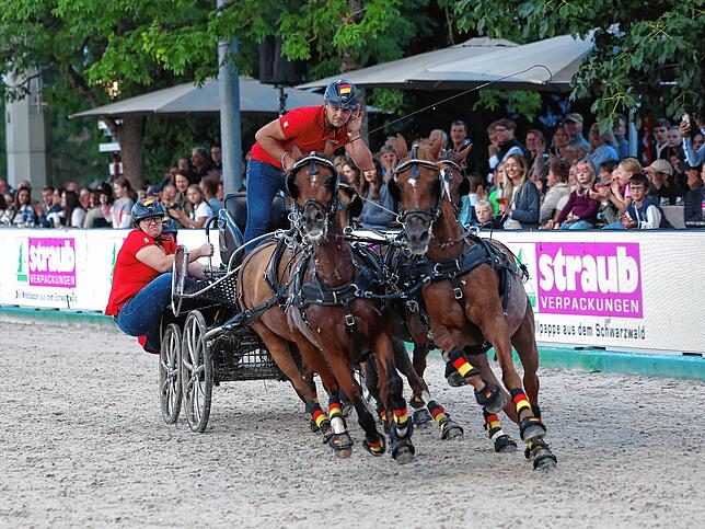 Bild 19: Zwischen Adrenalin und Tradition: Der spektakuläre Showabend beim Fest der Pferde auf den Immenhöfen