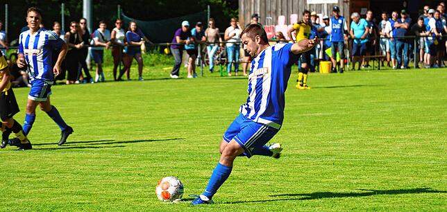Bild 23: SV Karsau schießt sich mit 14:0 bei der Spvgg. Utzenfeld zum Titel &ndash; und wir haben Bilder!