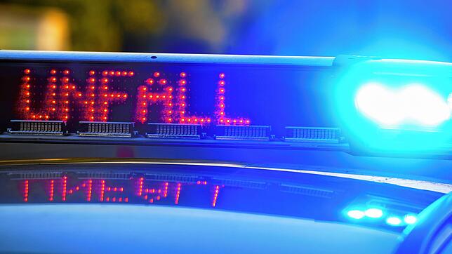 Mit fast vier Promille intus ist ein Unfallfahrer von der Polizei aus dem Verkehr gezogen worden. Der Mann wird nun angezeigt.
