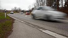 Blitzer-Anhänger sollen vielerorts die Autofahrer vom Rasen abhalten. Auf dem Bild ist die Schwenninger Steig zu sehen, wo es in der ...
