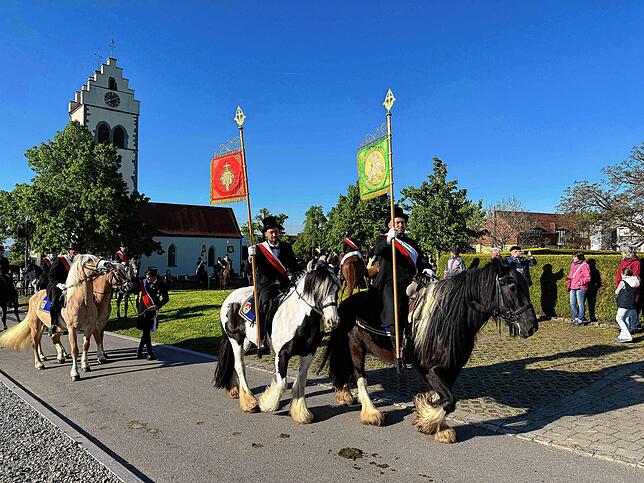 Bild 13: Zweihundert Reiter beim Limpacher Georgiritt