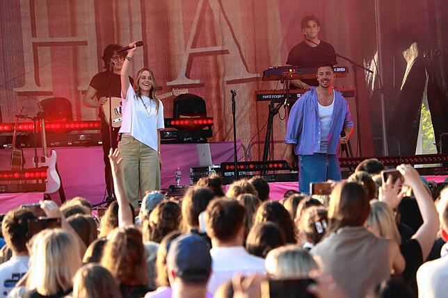 Bild 13: 1500 Fans feiern Sophia beim Sound Beach Festival