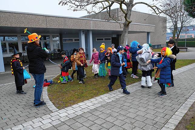 Die Schule nimmt die Schülerbefreiung selbst in die Hand.