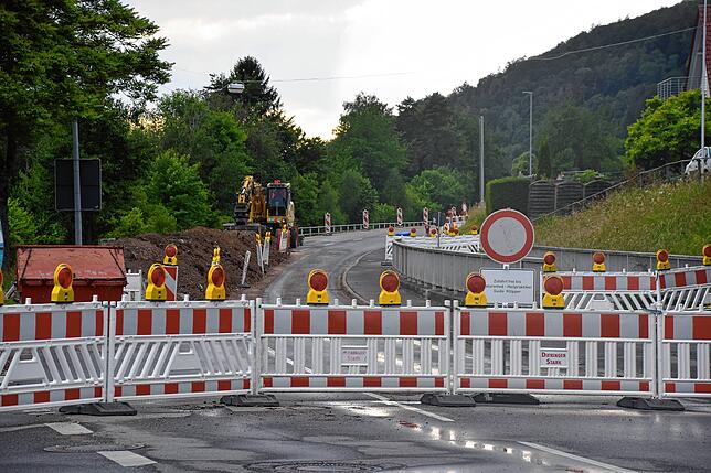 Die B34 ist zwischen Ortsausgang Ludwigshafen und dem Campingplatz weiterhin gesperrt. Dies wird noch bis etwa Mitte Juli dauern.