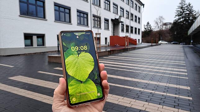 Eine aktuelle Studie des Digitalverbands Bitkom besagt, dass drei Viertel aller Kinder im Alter von zehn bis zwölf Jahren in ...
