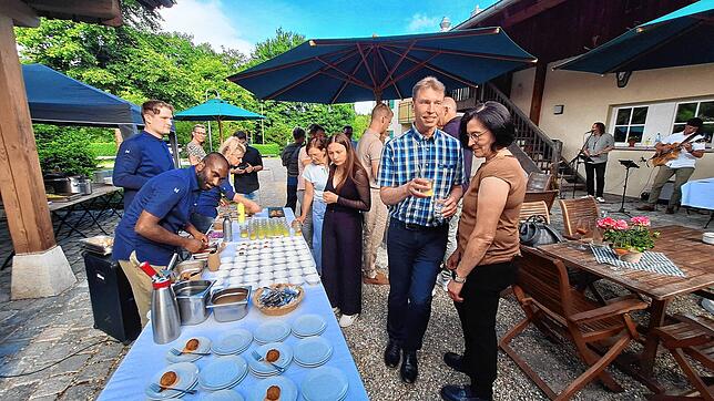 Bild 18: Glückliche und satte Gäste: Die erste Küchenparty im Schenkenberger Hof war ein kulinarischer Erfolg
