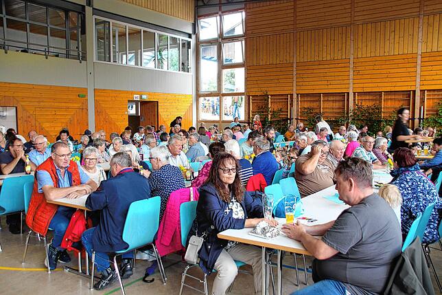 Bild 10: Ausgelassene Stimmung bei der beliebten Dorfhockete in Herdwangen