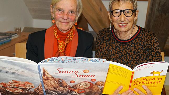 Sybilla Kleffner (links) und Heidi Rothkegel fungieren seit vielen Jahren als Vorleserinnen des Vereins Lesezeichen. Für Eltern halten ...