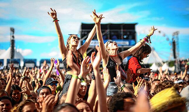 Gemeinsam feiern, als gäbe es kein Morgen mehr? Diese Bilder vom Rockfestival Southside in Neuhausen ob Eck werden wir wohl lange nicht ...