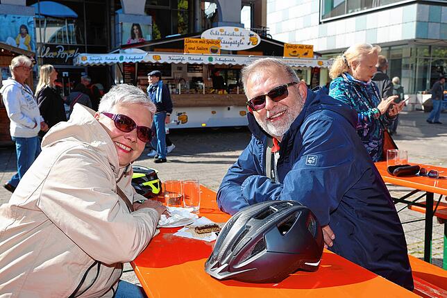Bild 8: Zum Wohl! Diese Konstanzer sind beim Suserfest 2024 dabei