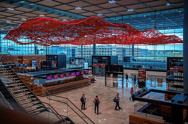 Bild 2: Berlins Flughafen ist fertig. Oder immerhin fast fertig. Heute wird er jedenfalls eröffnet