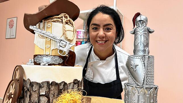 Ja, die sind komplett essbar: Mit diesen Torten hat Züleyha Sözer bei der My Cake-Messe 2023 in Friedrichshafen Preise abgeräumt. Unter ...
