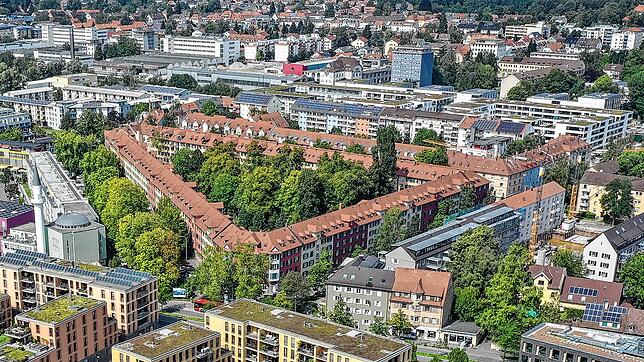 (Symboldbild) In der Mitte des sogenannten Hindenburgblocks – dem dreieckigen Gebäudeensemble (Bildmitte) – gibt es einen öffentlichen ...