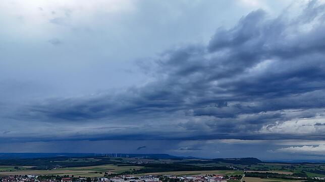 In Baden-Württemberg werden weitere Schauer und Gewitter erwartet.