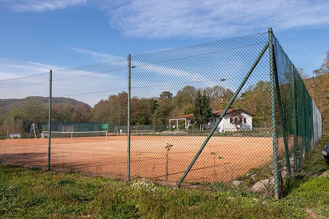 Ob der Tennisclub Gurtweil seine bestehende Anlage behält, oder in einen Naubau einige Meter entfernt umziehen darf, hängt von der ...