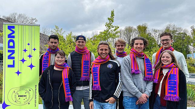 Studenten des Orga-Teams der „Langen Nacht der Musik 2024“ – hinten (von links): Till Burberg, Jonathan Schmidt-Denker, Franz Schmucker, ...