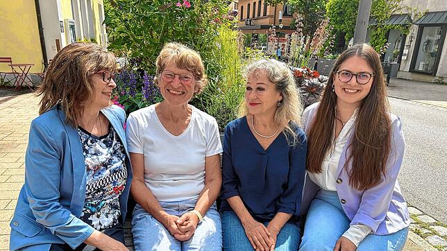 Freuen sich über die gute Bilanz des Burgspektakels: Andrea Hermann, Ursula Biebinger, Verena Müller-Möck und Chiara Kilguß (von links). ...