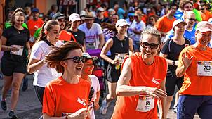 Beim Radolfzeller Firmenlauf machen zahlreiche Menschen mit – so wie hier im Jahr 2024. Auch 2025 gibt es wieder viele Anmeldungen.