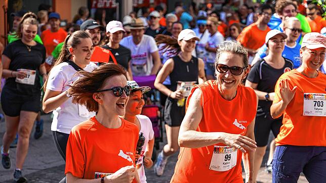 Beim Radolfzeller Firmenlauf machen zahlreiche Menschen mit – so wie hier im Jahr 2024. Auch 2025 gibt es wieder viele Anmeldungen.
