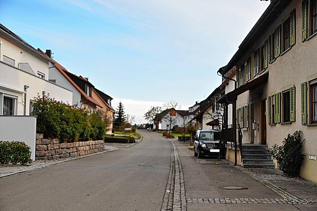 Die Kippenhauser Straße bildet einen einheitlichen Straßenzug, den es zu bewahren gilt. Zwar fügen sich Neubauten (links im Bild) in die ...