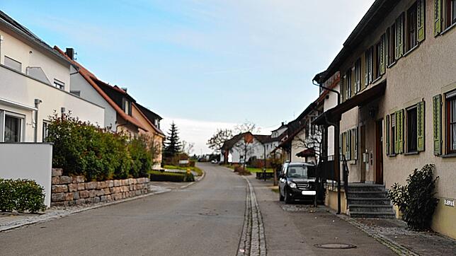 Die Kippenhauser Straße bildet einen einheitlichen Straßenzug, den es zu bewahren gilt. Zwar fügen sich Neubauten (links im Bild) in die ...