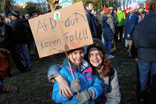 Bild 13: Demo vom Herosé-Park bis zum Stadtgarten: Konstanz geht auf die Straße – wir haben die Bilder!