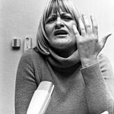 Die Journalistin, Autorin und Feministin Alice Schwarzer, aufgenommen am 1975 in Bonn.