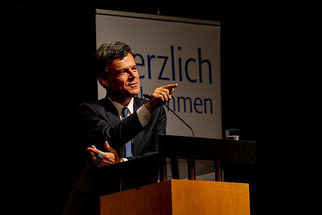 Beim VS-Forum in der Neuen Tonhalle in Villingen: Giovanni Maios Plädoyer für eine menschlichere Medizin.