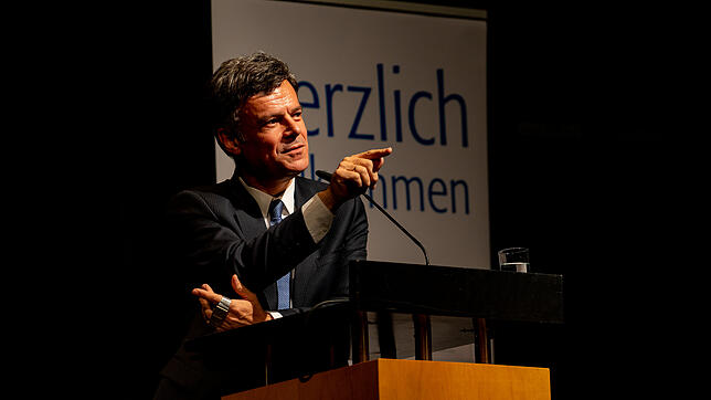 Beim VS-Forum in der Neuen Tonhalle in Villingen: Giovanni Maios Plädoyer für eine menschlichere Medizin.