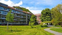 Äußerlich wird man wenig sehen, doch im Hegau-Bodensee-Klinikum entsteht mehr Raum für immer mehr Geburten. Bild: ...